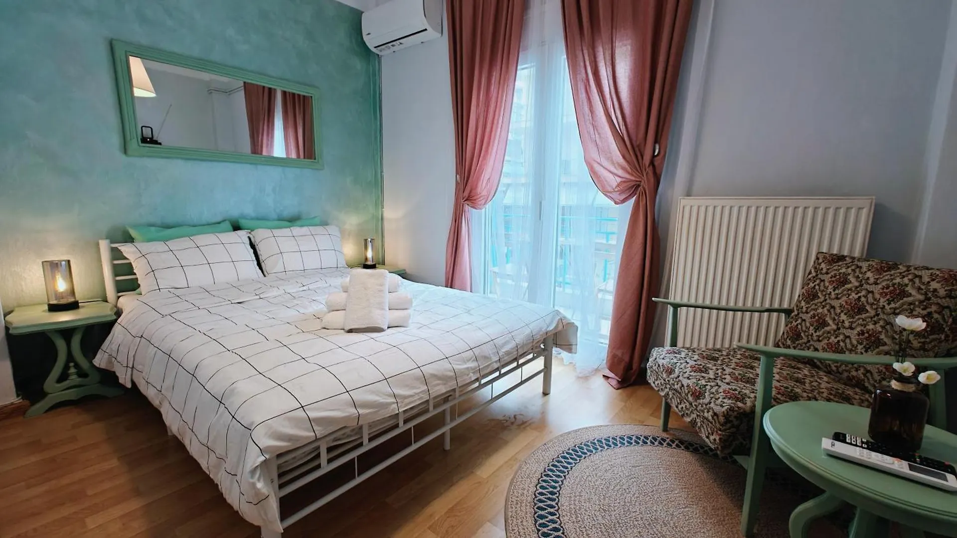 Galazio - 2 Bedroom Apartment! Thessaloniki Greece